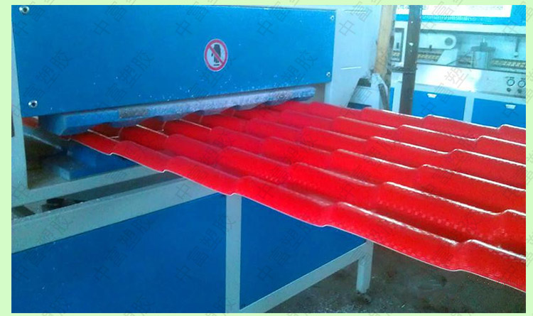 合成樹(shù)脂瓦生產(chǎn)車(chē)間展示